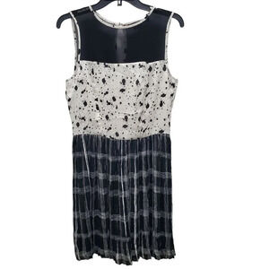 Vertigo Women's Black White Mixed Print Mesh Neck Sleeveless Pleated‎ Dress Sz S